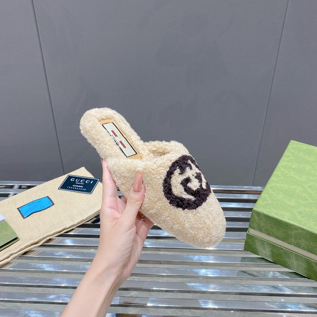 Gucci Women's Slippers With Interlocking G - PerfectKickZ