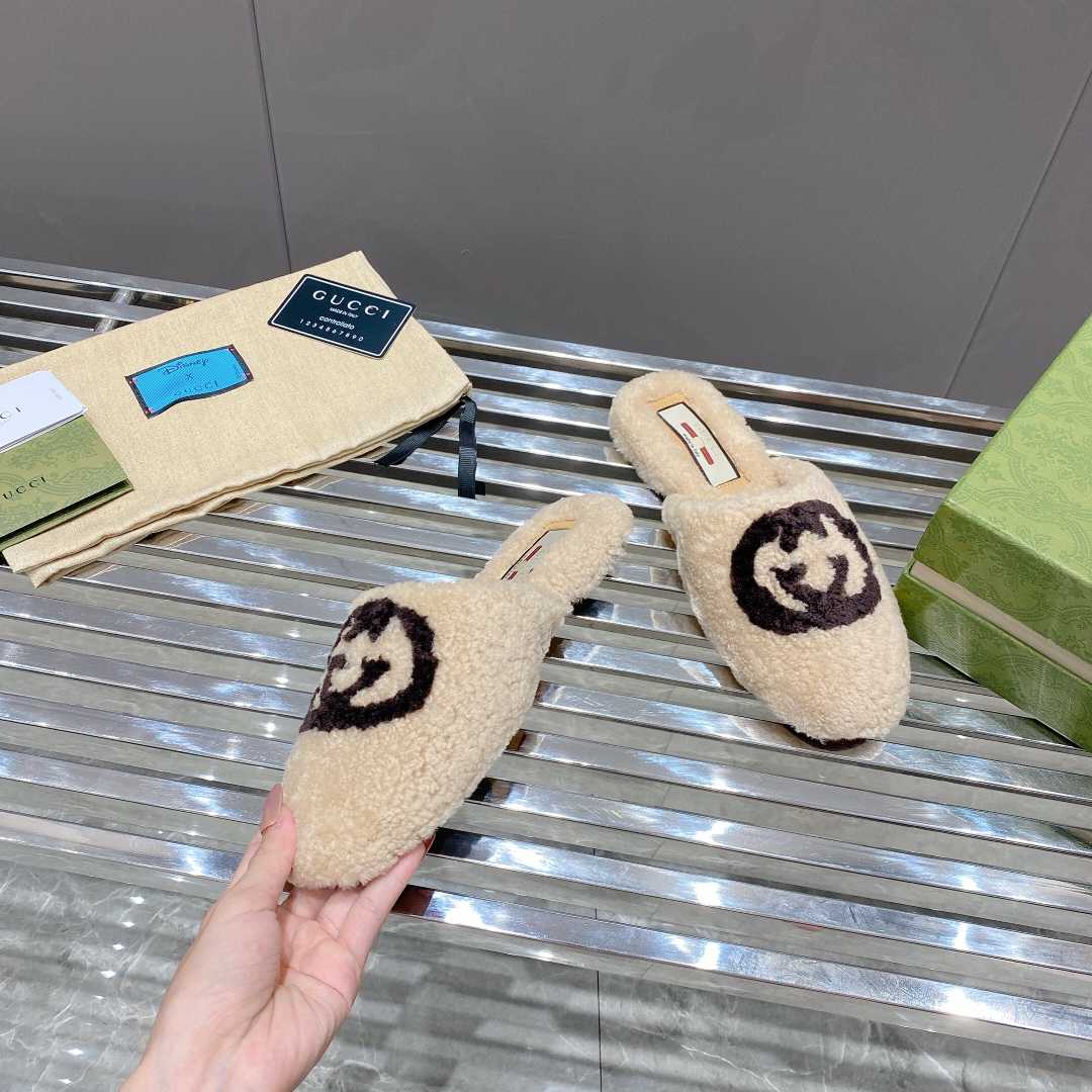 Gucci Women's Slippers With Interlocking G - PerfectKickZ