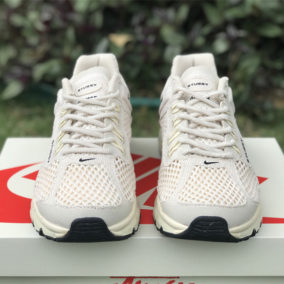Stüssy x Nike Air Max 2013 Sneakers   DM6447-200 - PerfectKickZ