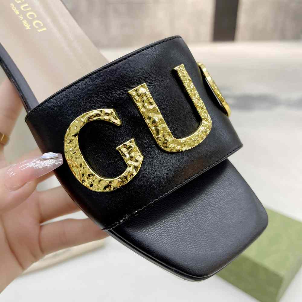 Gucci Women's 'Gucci' Slide Sandal - PerfectKickZ