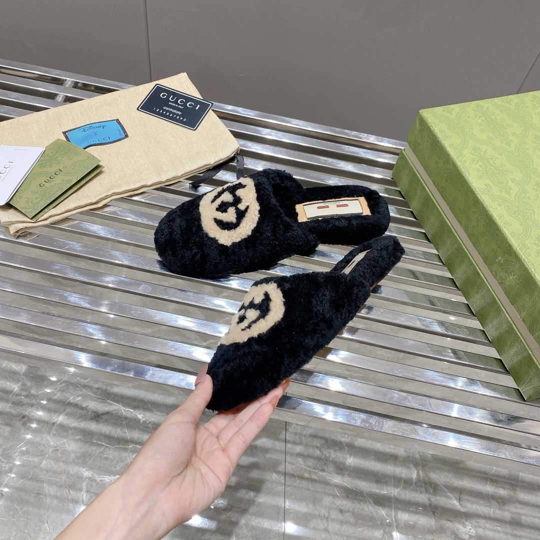 Gucci Women's Slippers With Interlocking G - PerfectKickZ