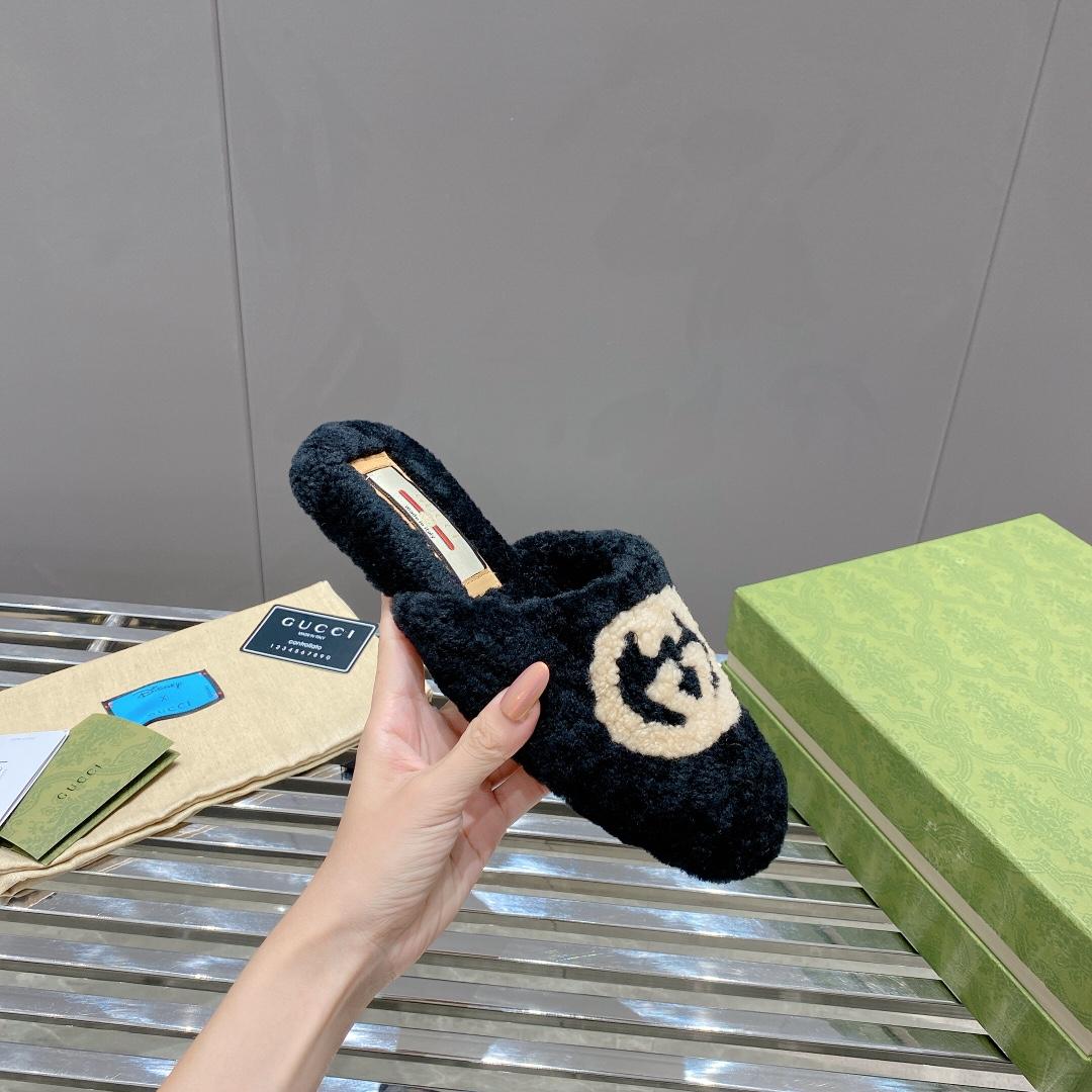 Gucci Women's Slippers With Interlocking G - PerfectKickZ