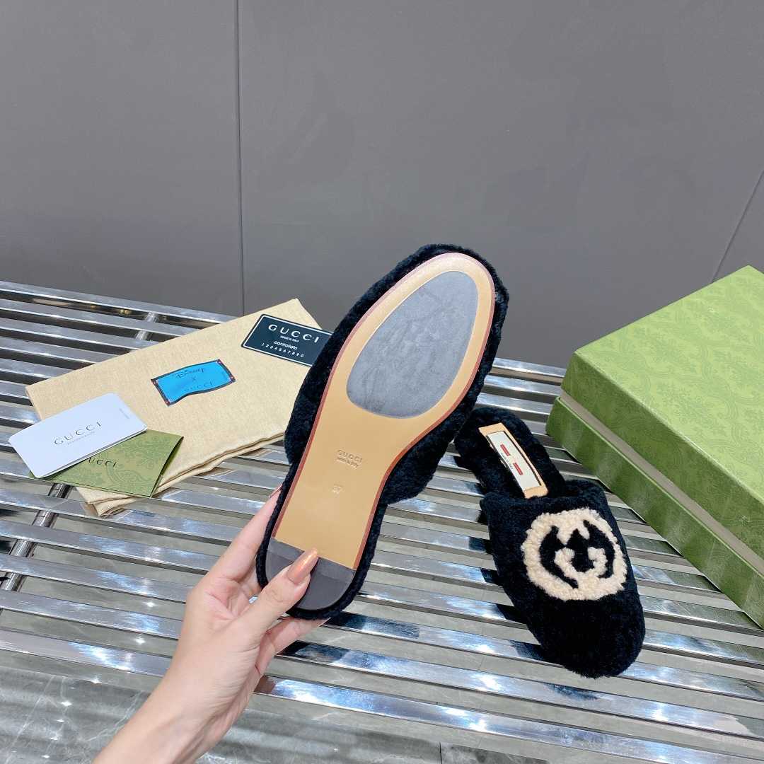 Gucci Women's Slippers With Interlocking G - PerfectKickZ
