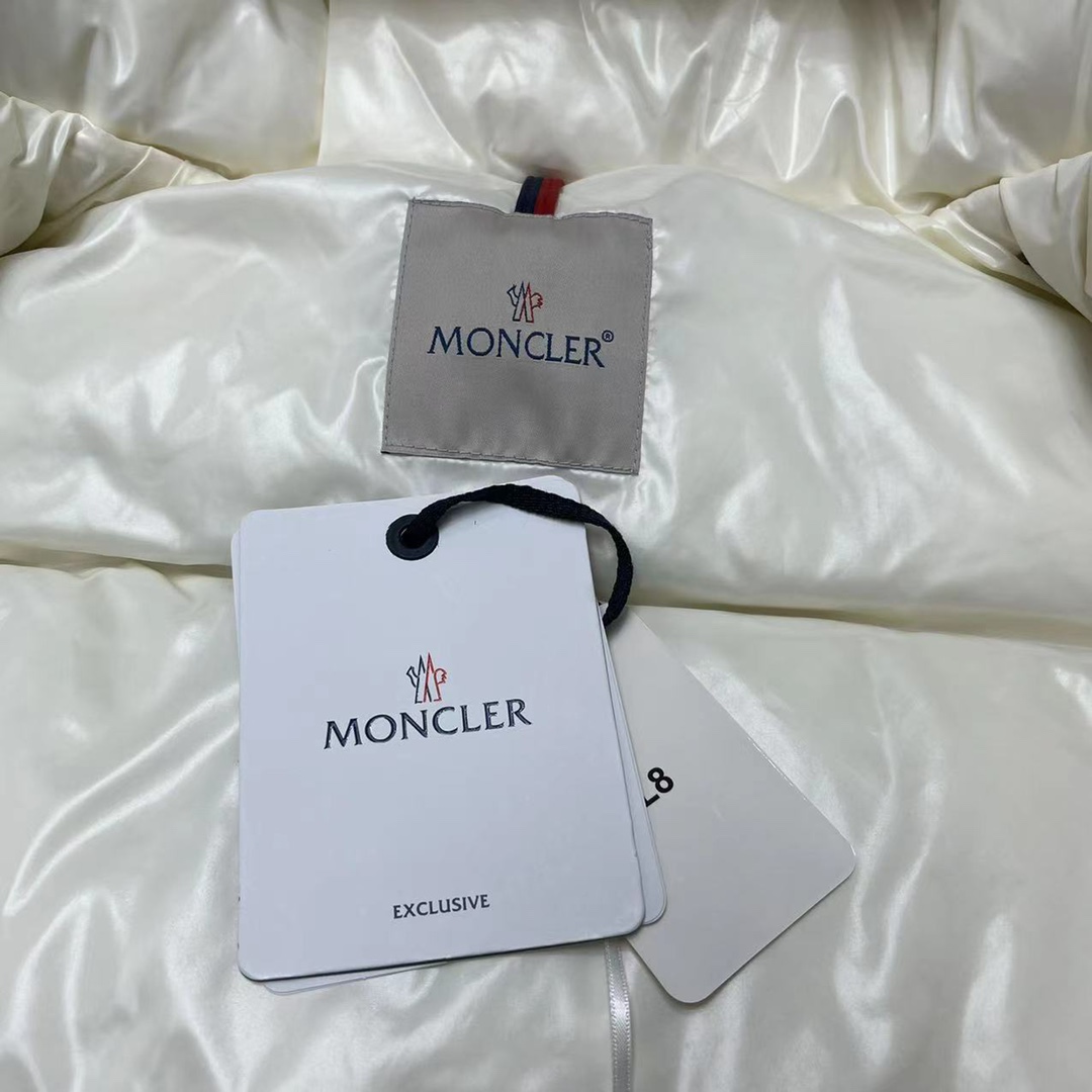 Moncler Gaou Short Down Jacket - PerfectKickZ