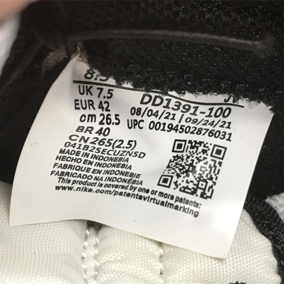 Nike SB Dunk Low EWB “Knicks” Sneaker   DD1391-100  - PerfectKickZ