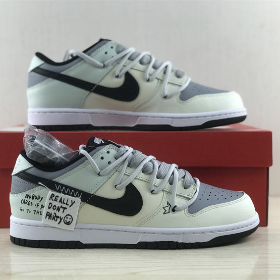 Nike SB Dunk Low EWB “Knicks” Sneaker   DD1391-100  - PerfectKickZ