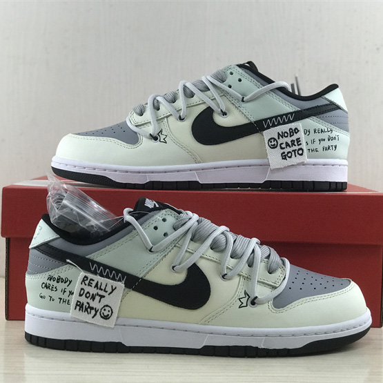 Nike SB Dunk Low EWB “Knicks” Sneaker   DD1391-100  - PerfectKickZ