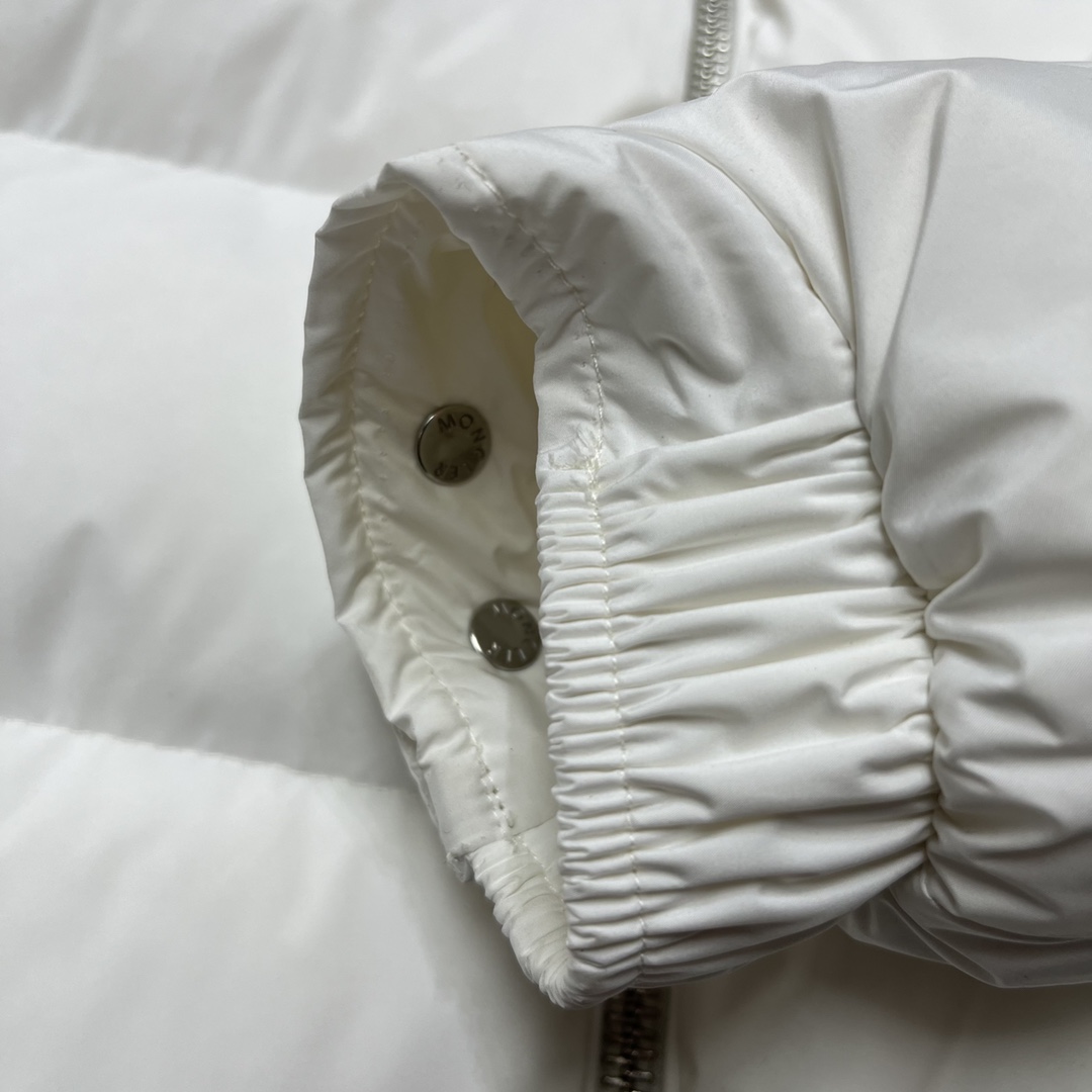 Moncler Poirier Zipped Short Down Jacket - 