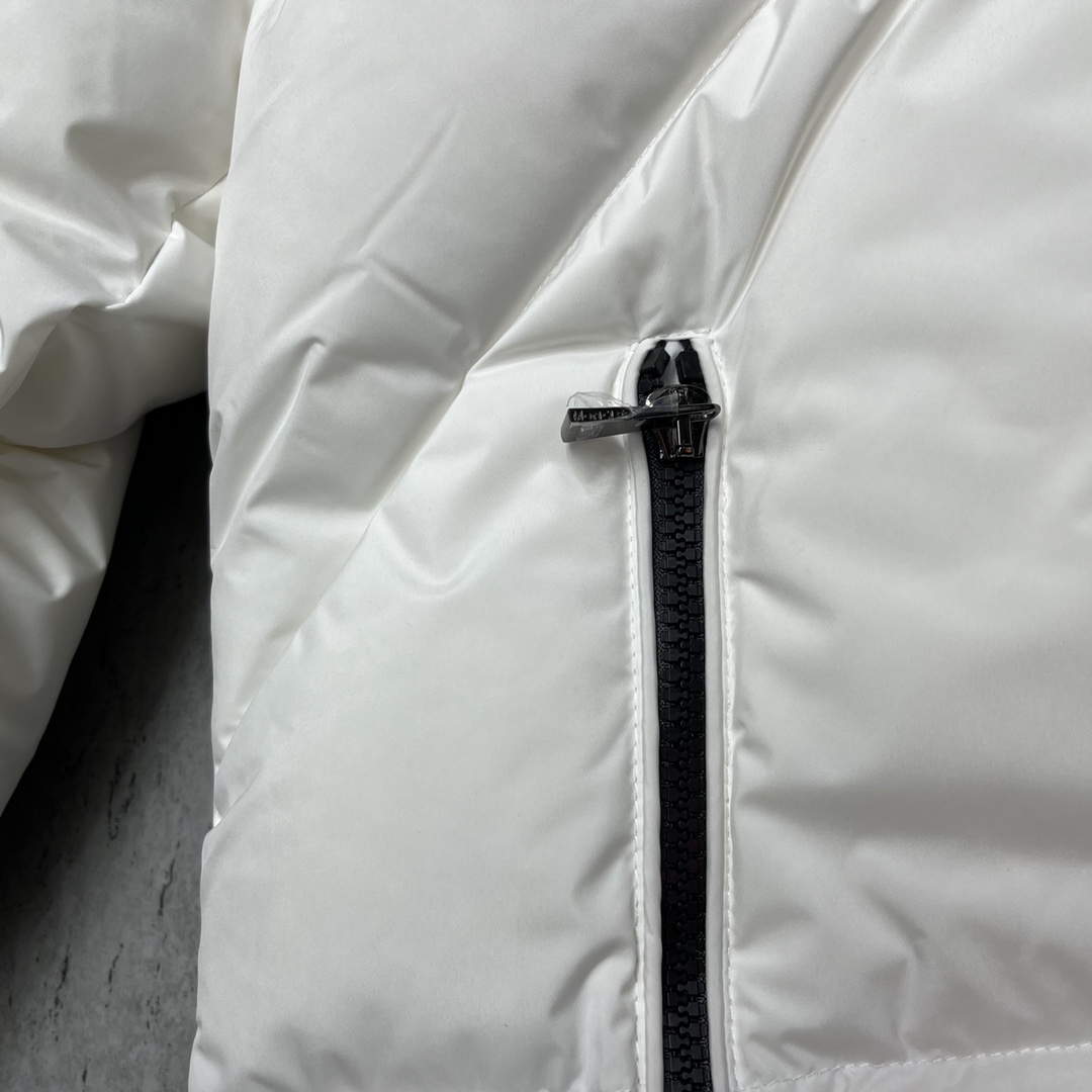 Moncler White Daynamic Porossan Down Jacket - PerfectKickZ