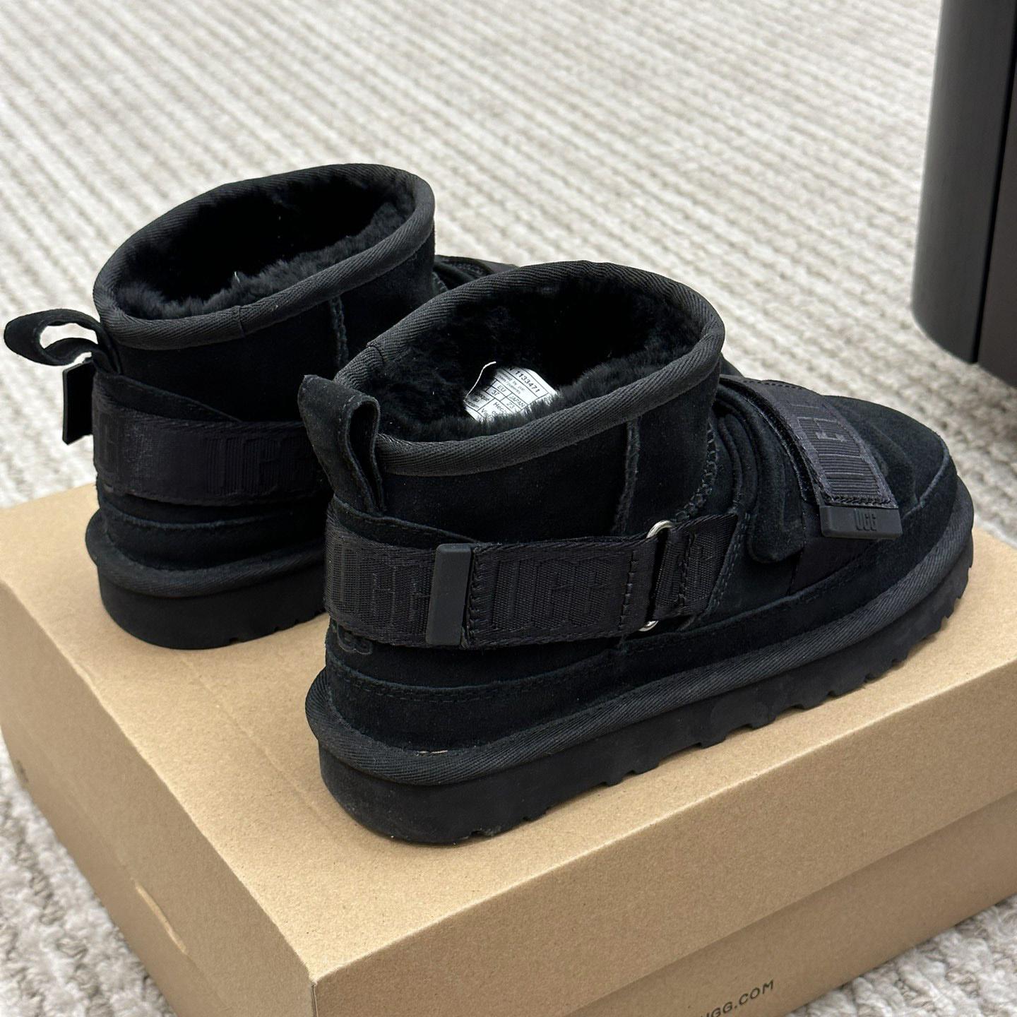 Ugg Logo Boots - PerfectKickZ