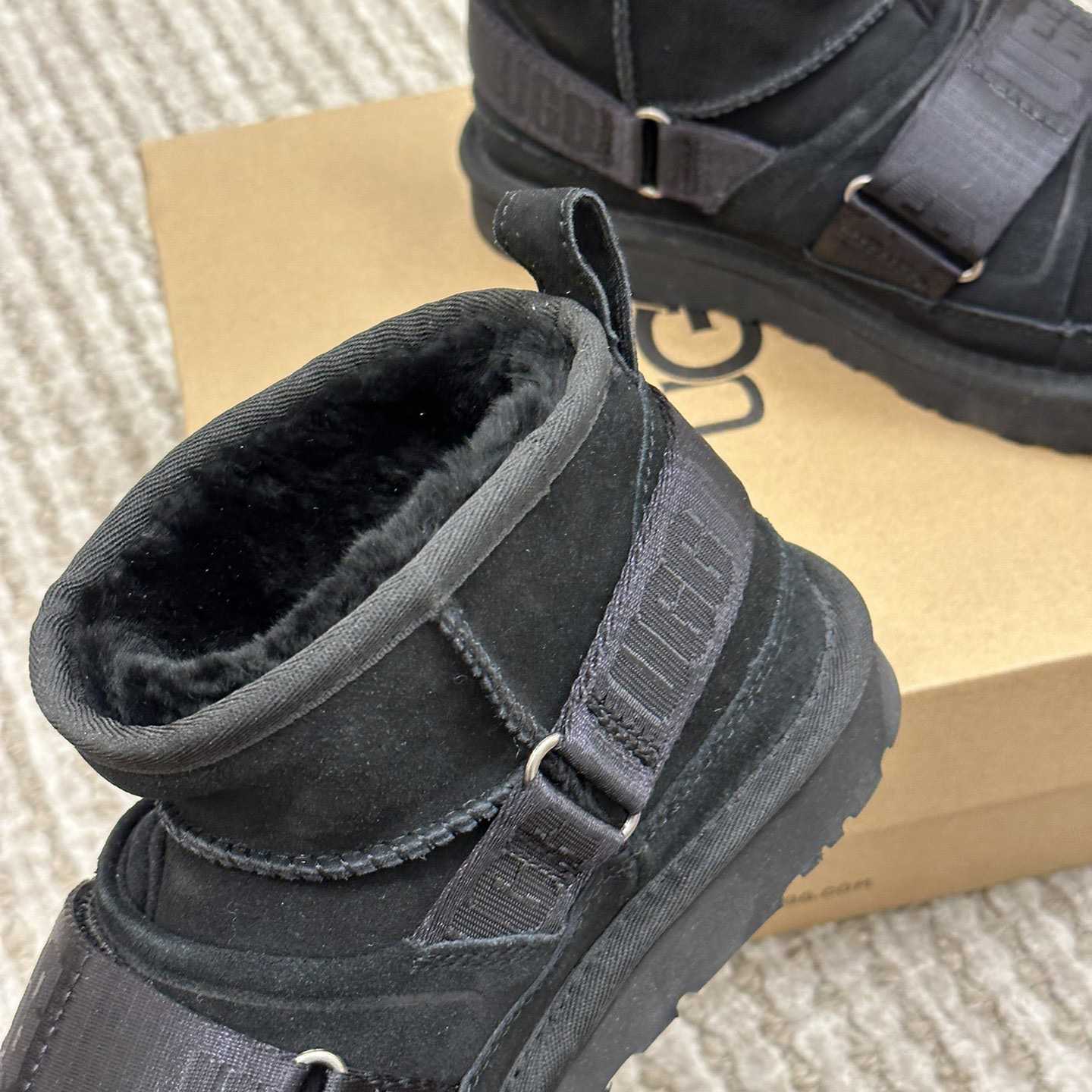 Ugg Logo Boots - PerfectKickZ