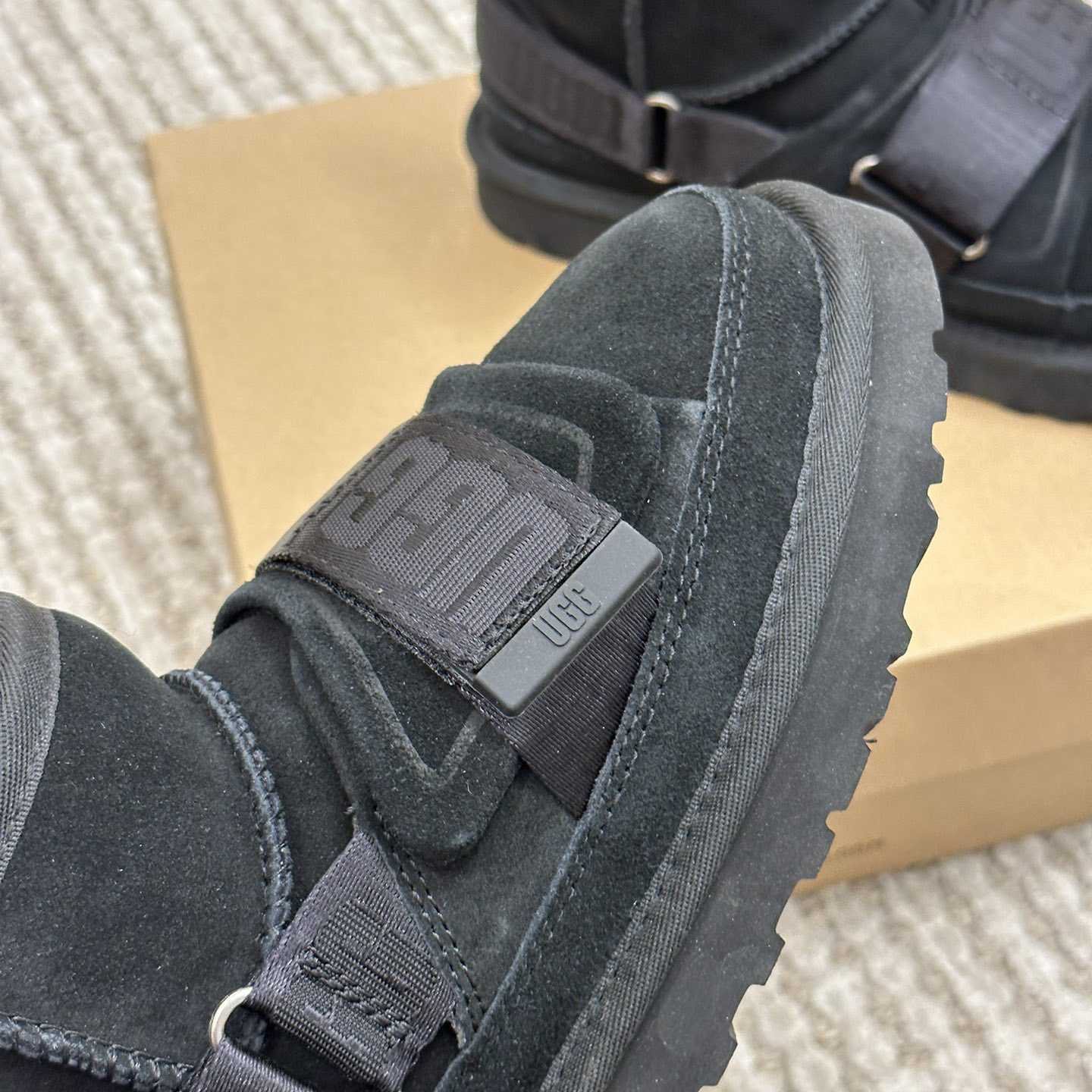 Ugg Logo Boots - PerfectKickZ