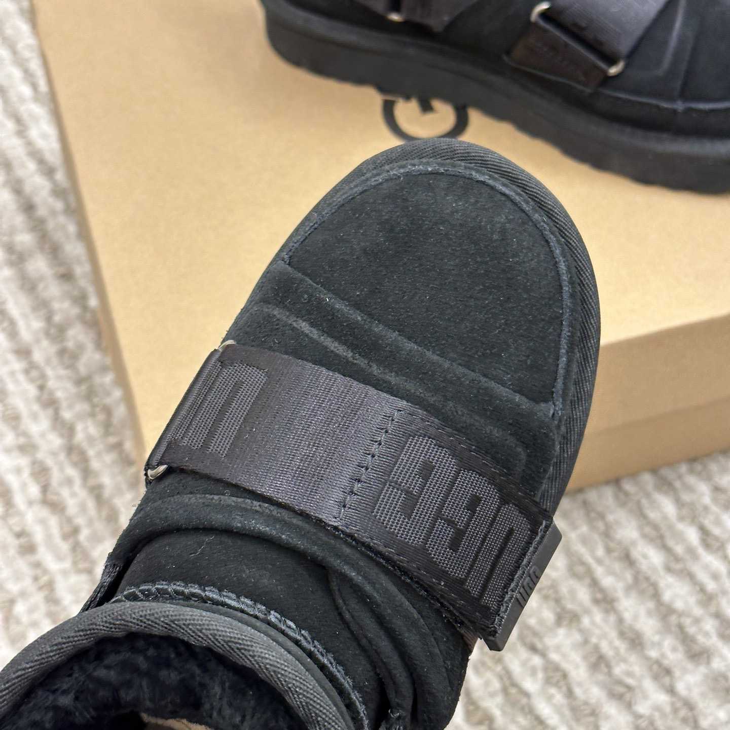 Ugg Logo Boots - PerfectKickZ
