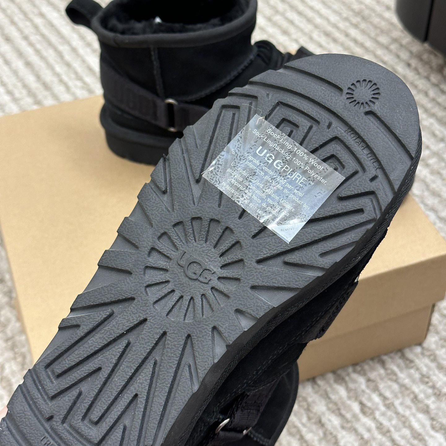 Ugg Logo Boots - PerfectKickZ