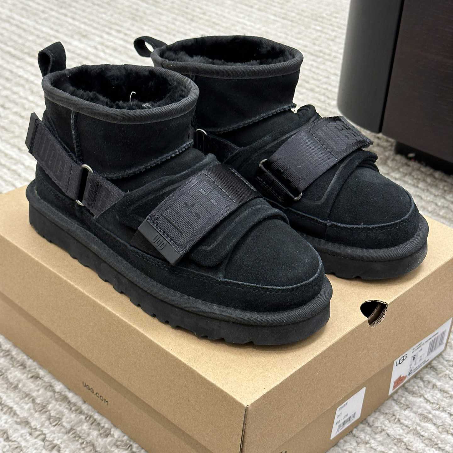 Ugg Logo Boots - PerfectKickZ