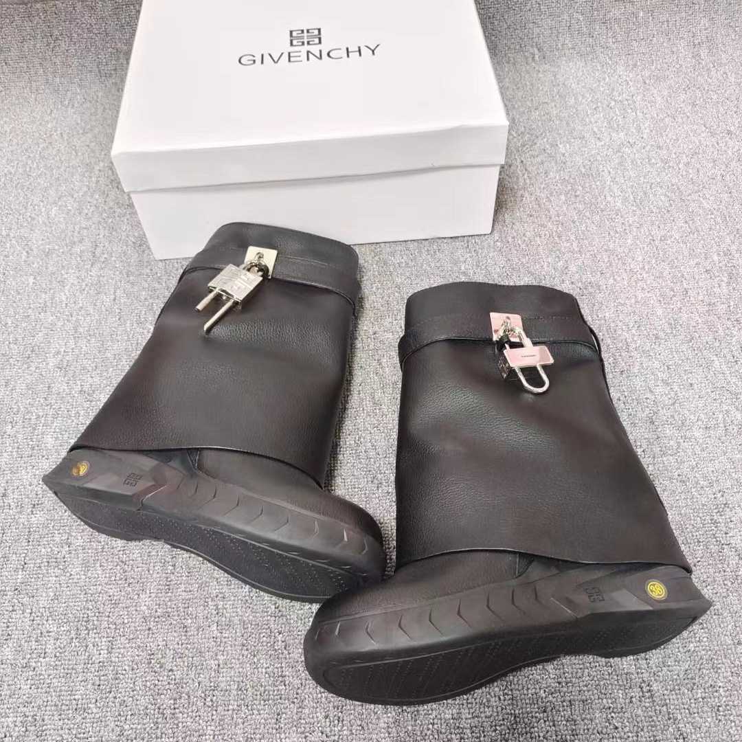 Givenchy Shark Lock Biker Ankle Boots In Grained Leather - PerfectKickZ
