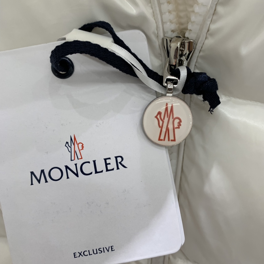 Moncler Lunetiere Short Down Jacket - 
