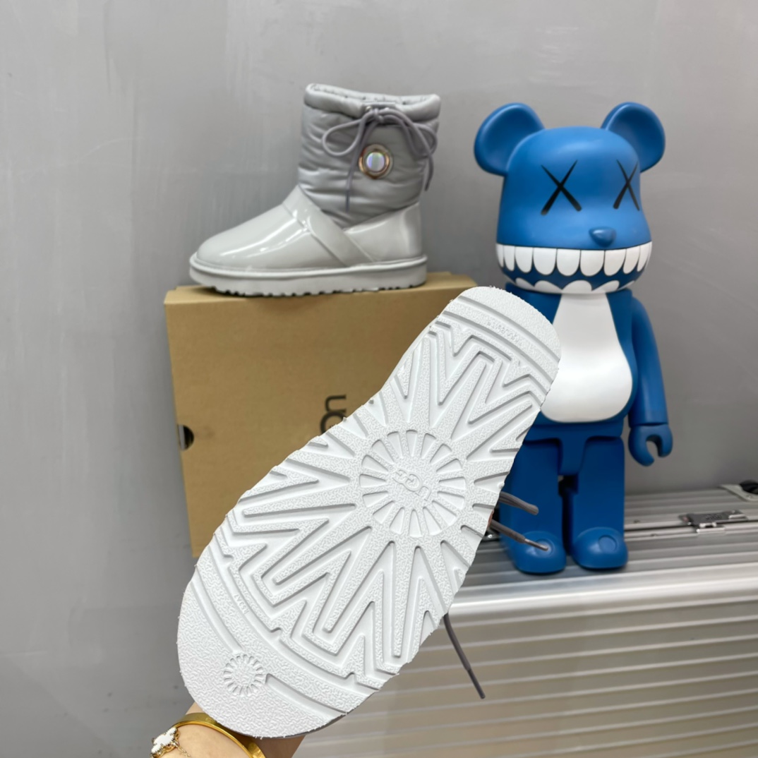 Ugg Logo Boots - PerfectKickZ