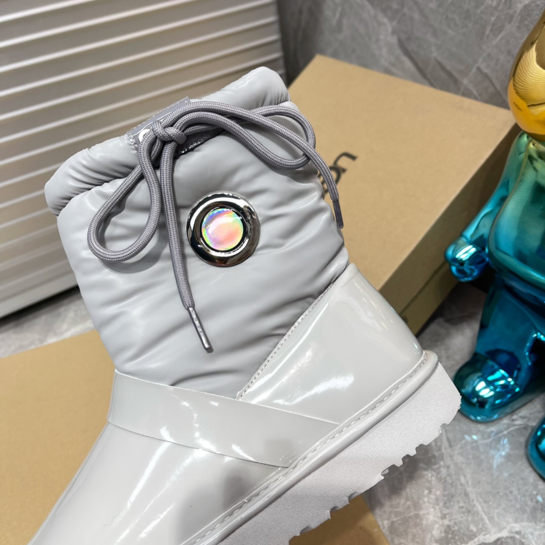 Ugg Logo Boots - PerfectKickZ