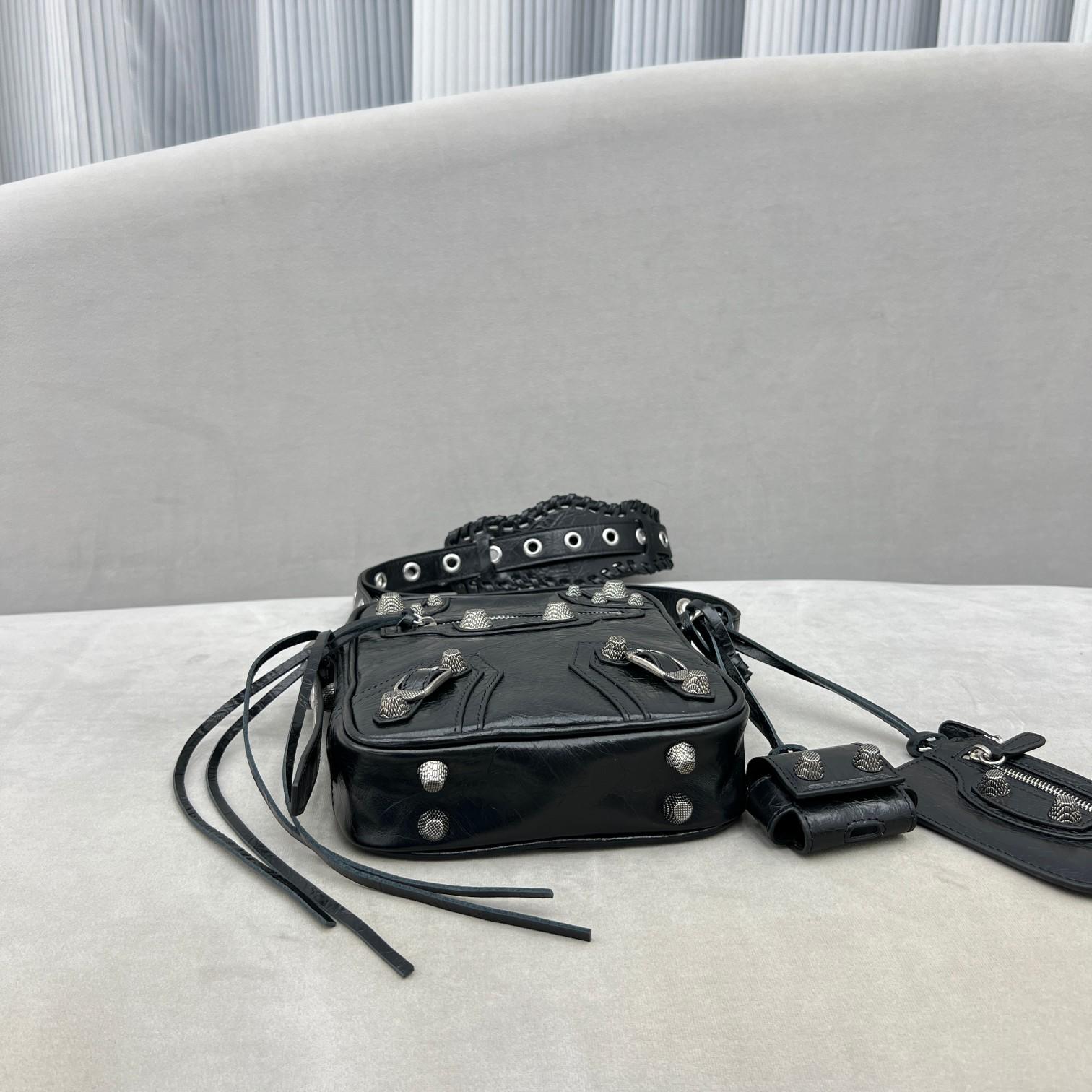 Balenciaga Le Cag M Cross (21-17-4.5cm) - PerfectKickZ