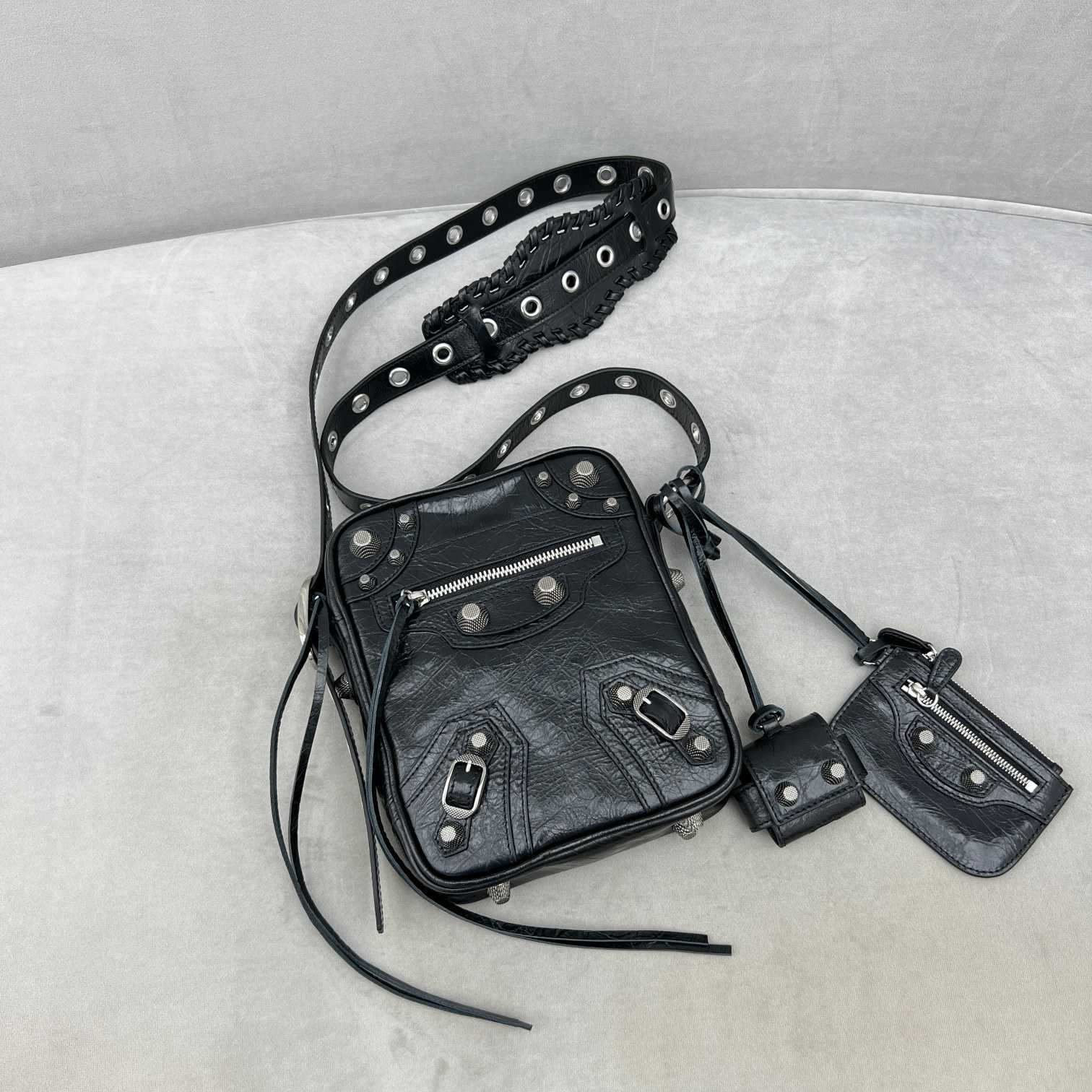 Balenciaga Le Cag M Cross (21-17-4.5cm) - PerfectKickZ