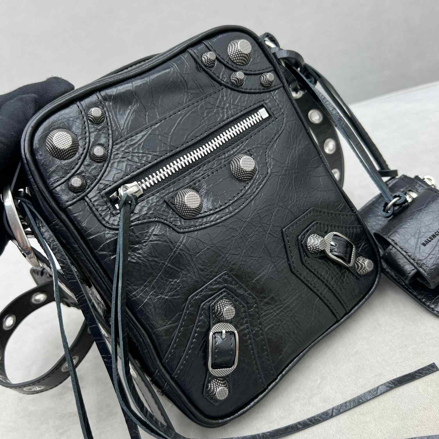Balenciaga Le Cag M Cross (21-17-4.5cm) - PerfectKickZ