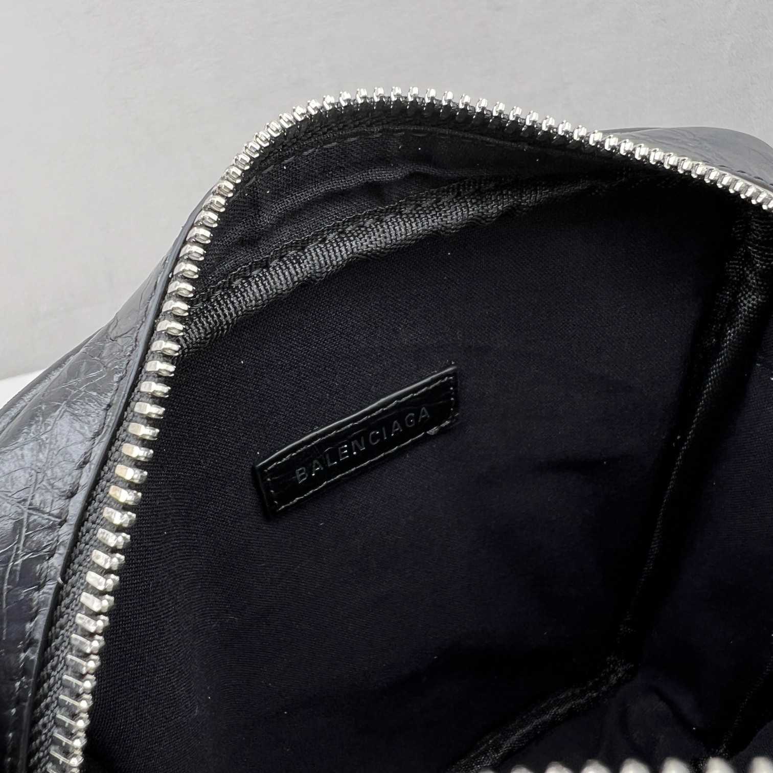 Balenciaga Le Cag M Cross (21-17-4.5cm) - PerfectKickZ