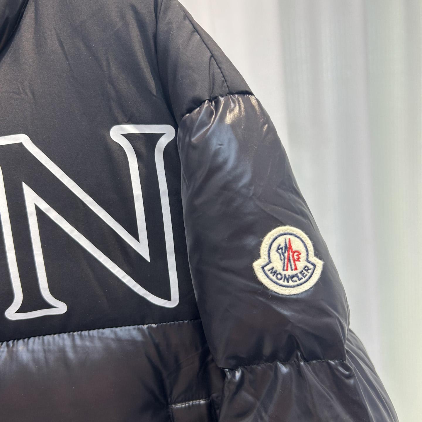 Moncler Gers Short Down Jacket    - 