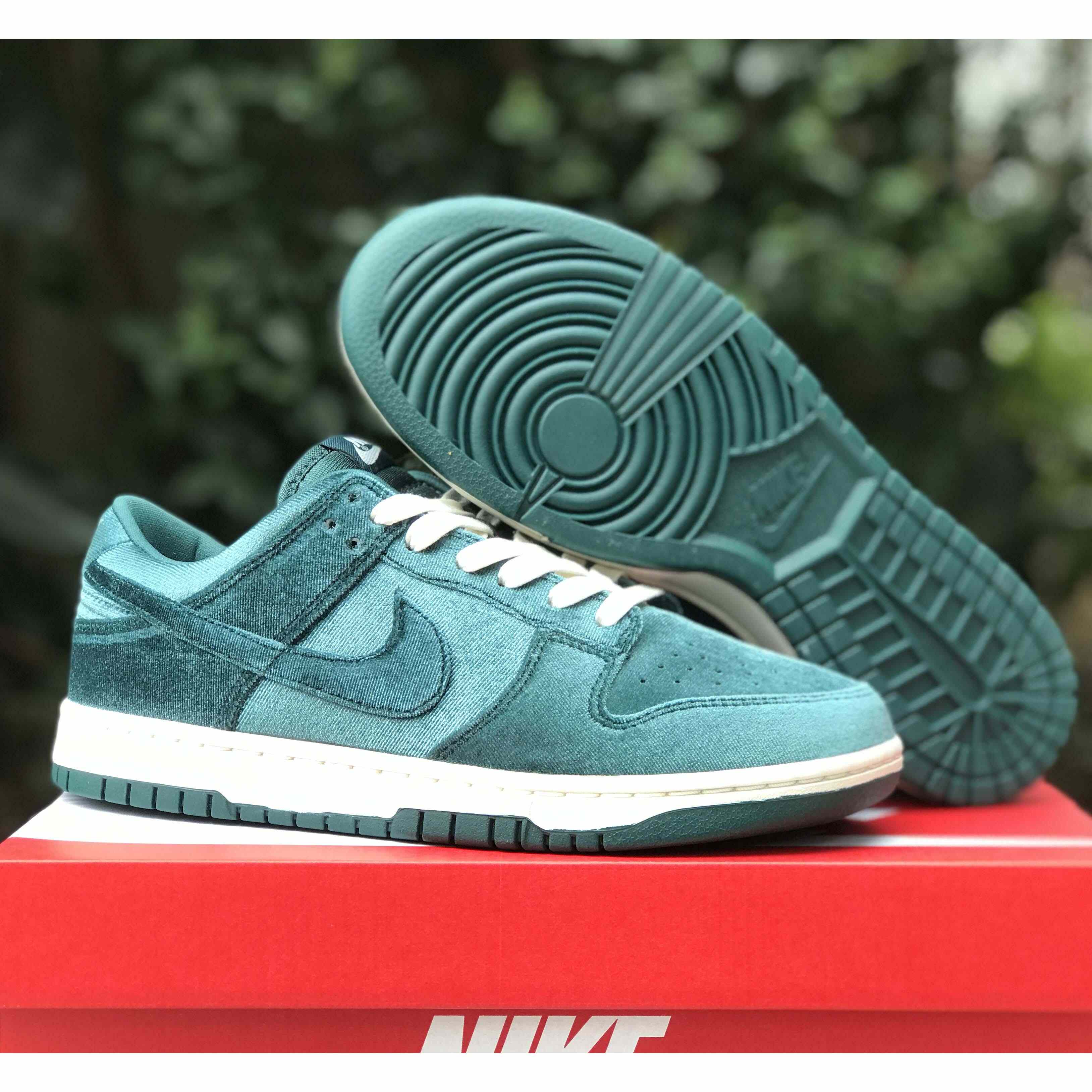 Nike Dunk Low “Green Velvet“ Sneaker   DZ5224-300 - PerfectKickZ