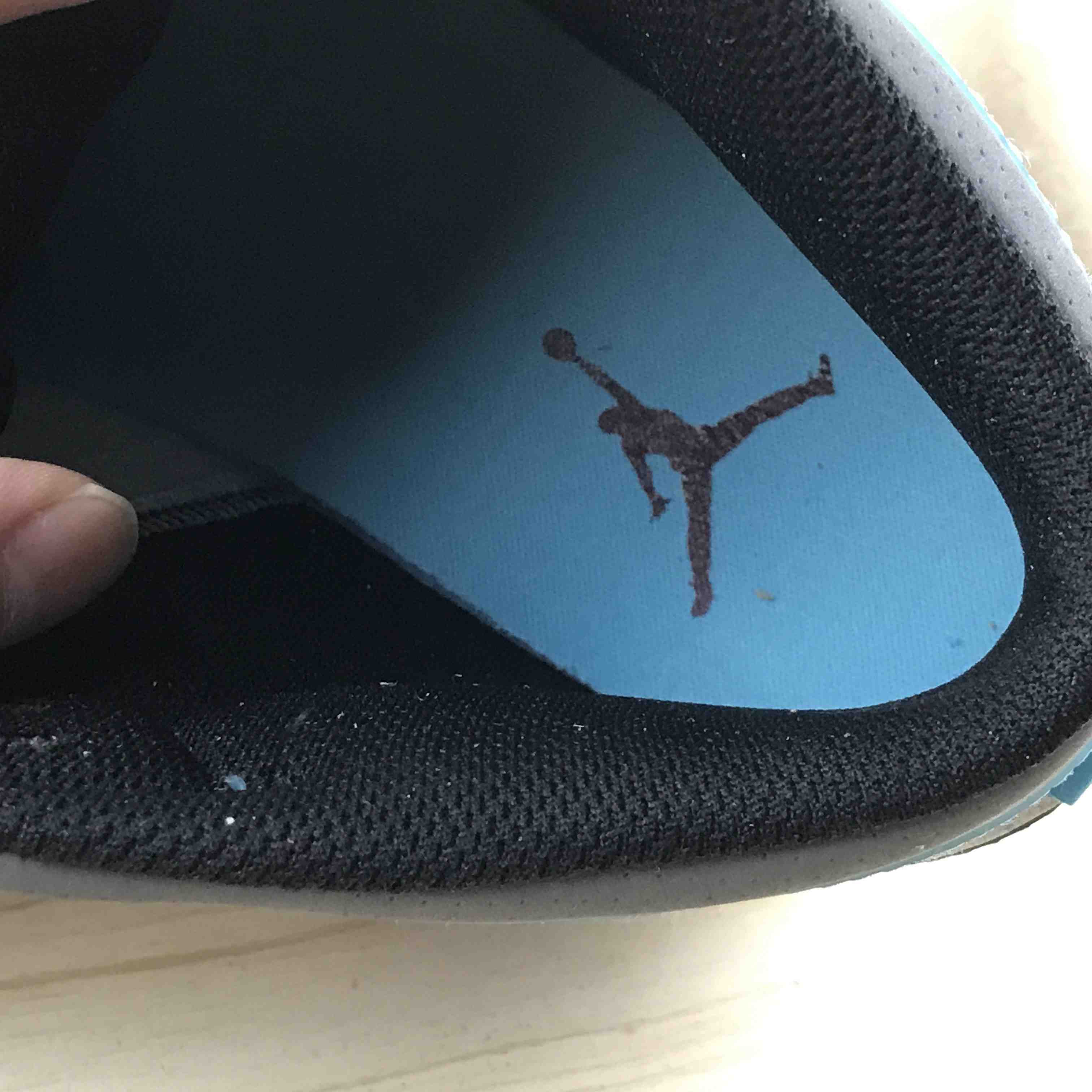 Air Jordan 1 Mid SE Sneaker     - PerfectKickZ
