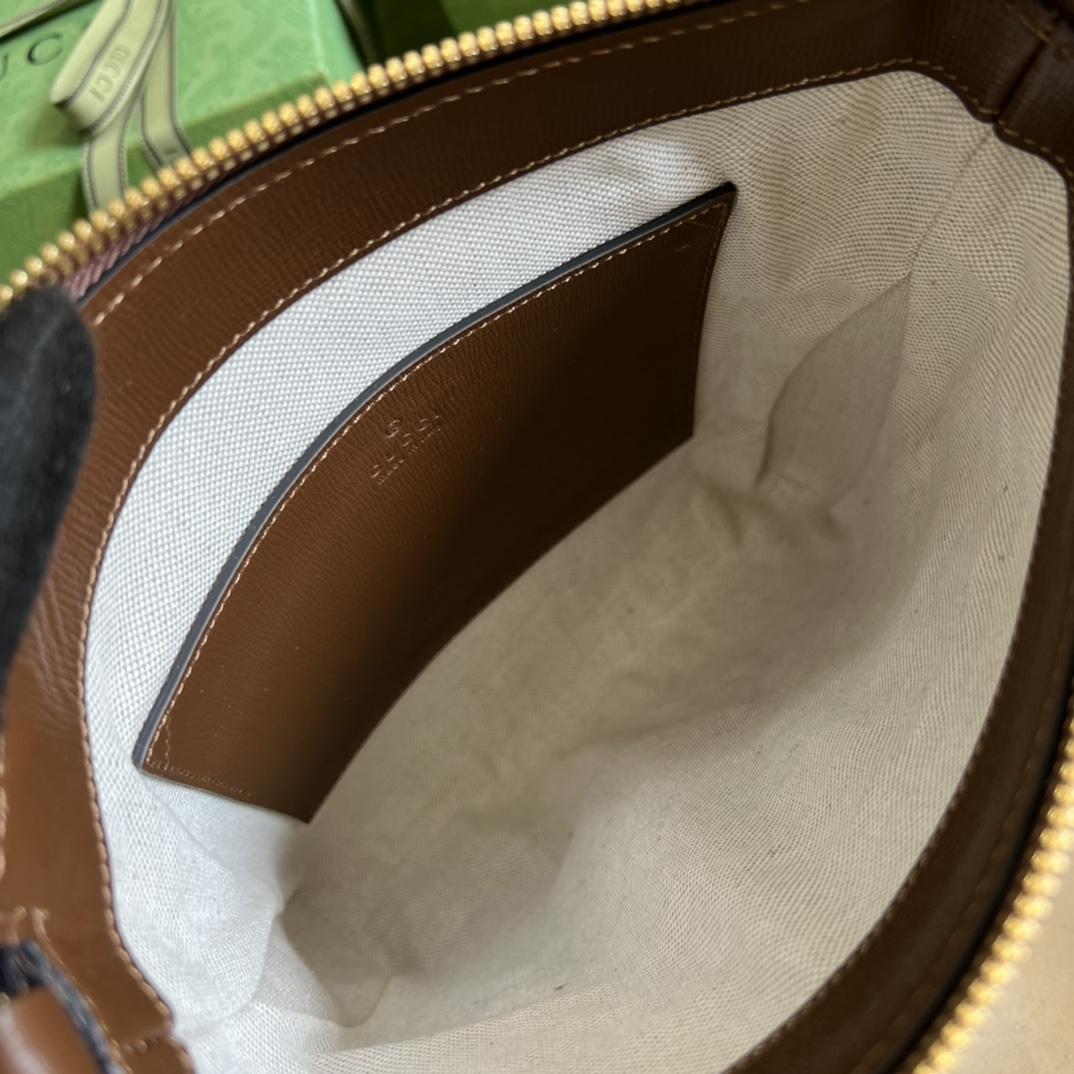 Gucci GG Supreme Messenger Bag(21-23.5-4.5cm)   - PerfectKickZ