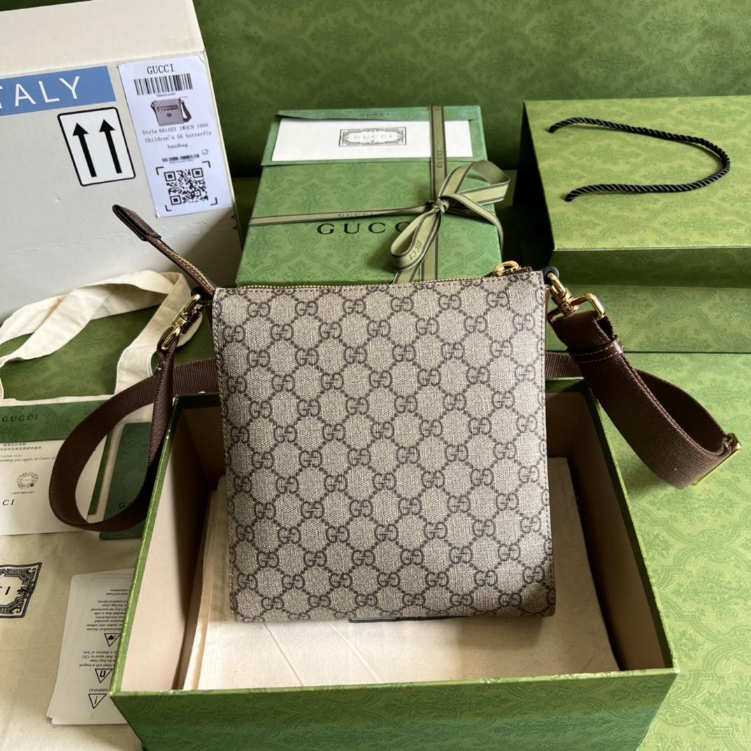 Gucci GG Supreme Messenger Bag(21-23.5-4.5cm)   - PerfectKickZ
