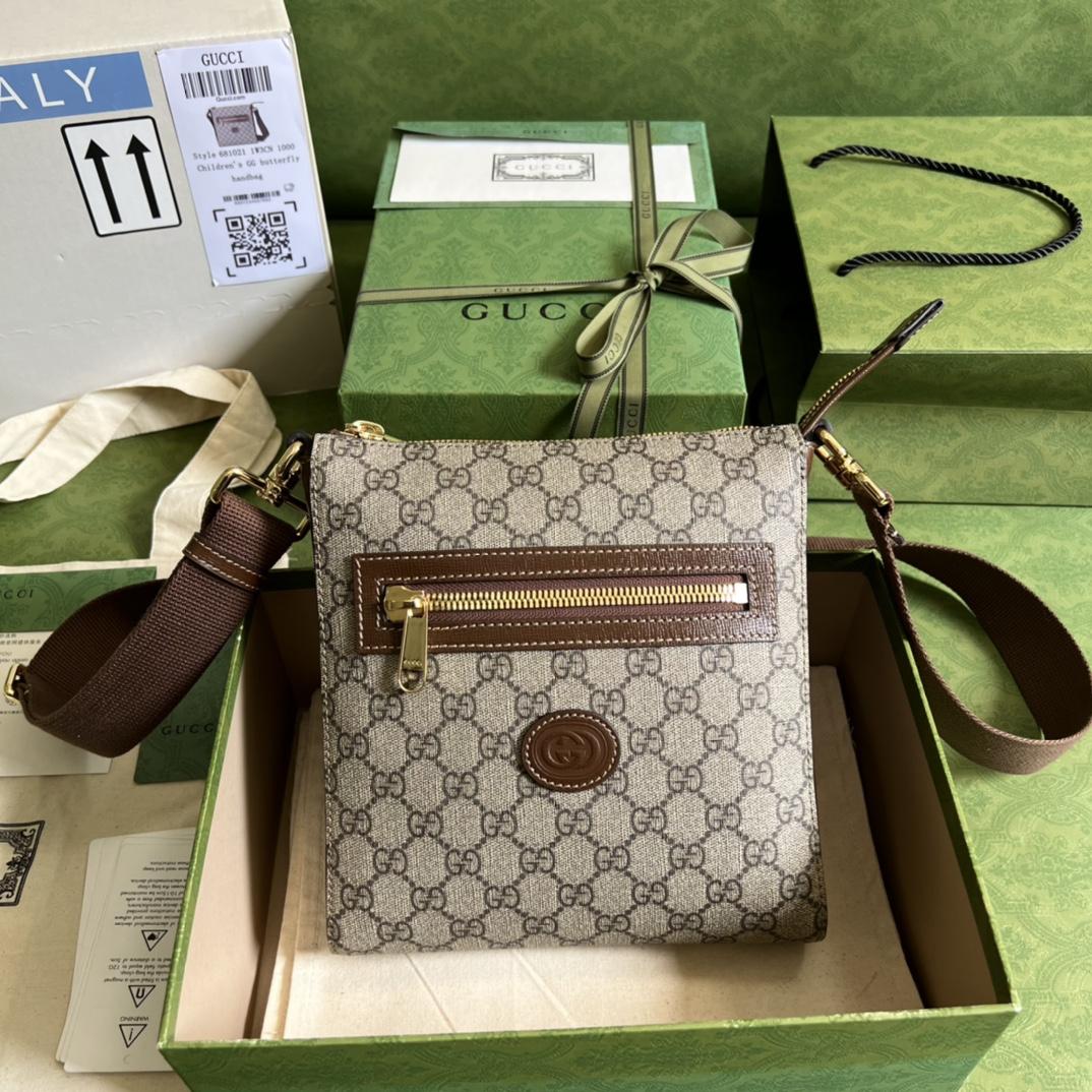 Gucci GG Supreme Messenger Bag(21-23.5-4.5cm)   - PerfectKickZ