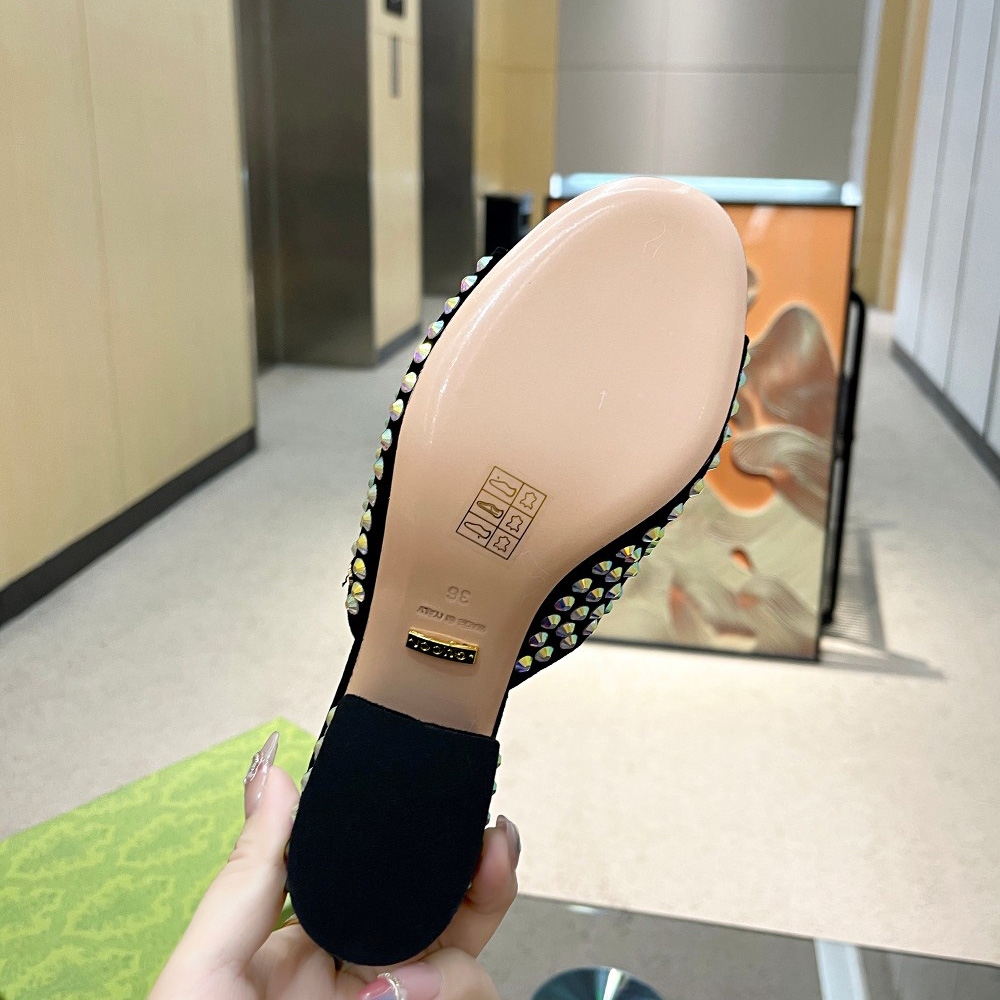 Gucci Women's Slide Sandal With Crystals - PerfectKickZ