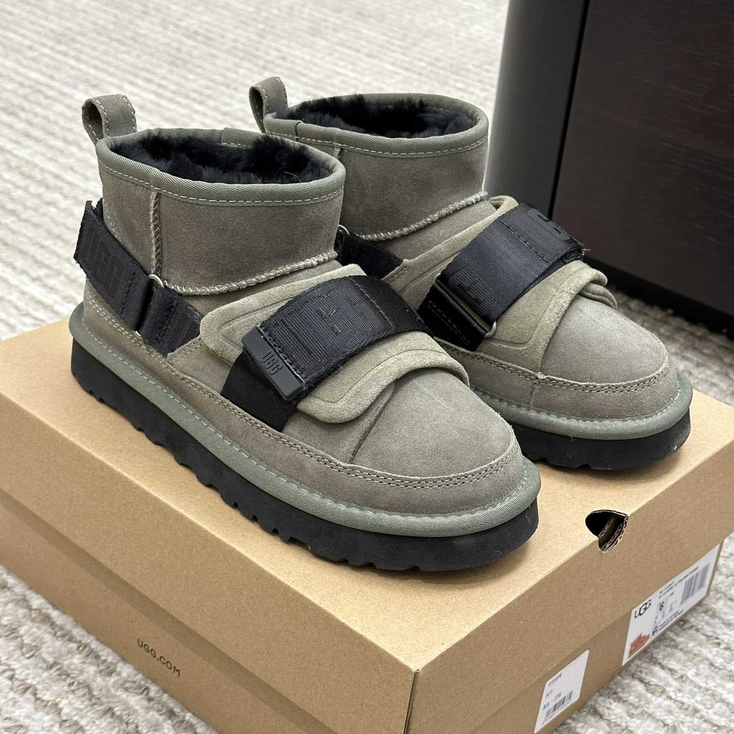 Ugg Logo Boots - PerfectKickZ