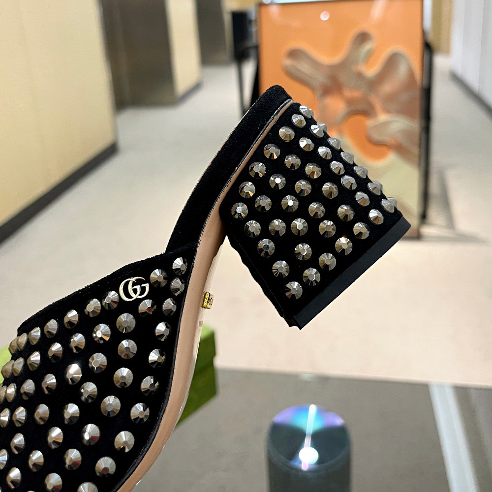 Gucci Women's Slide Sandal With Crystals - PerfectKickZ