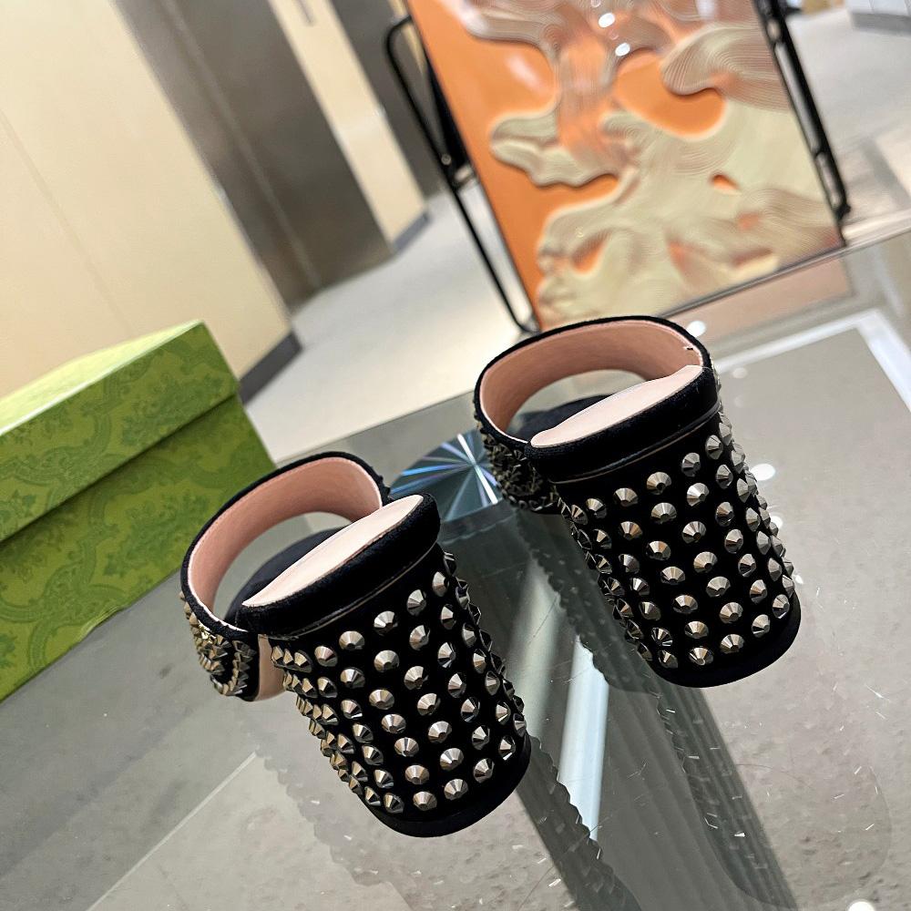 Gucci Women's Slide Sandal With Crystals - PerfectKickZ