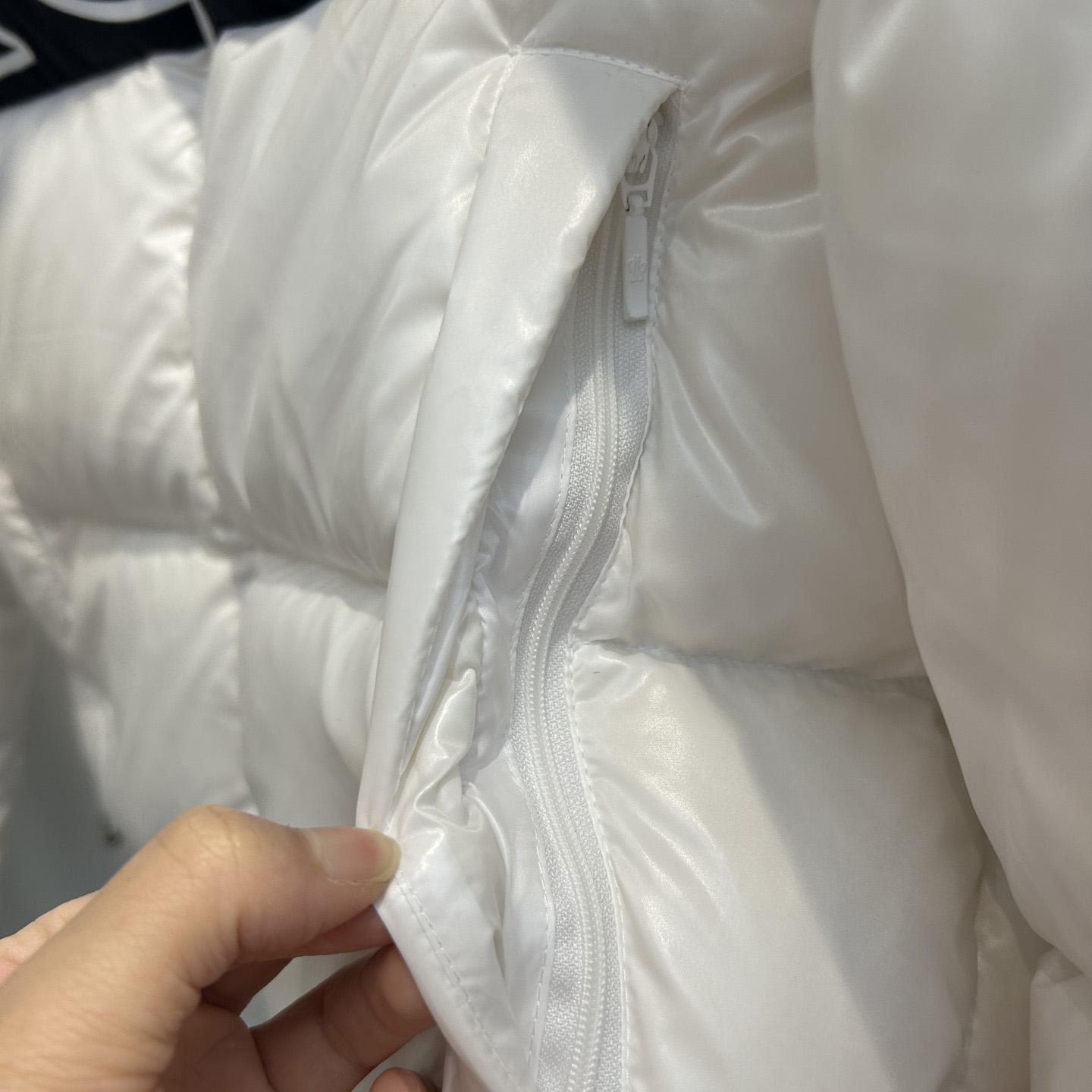 Moncler Gers Short Down Jacket    - 