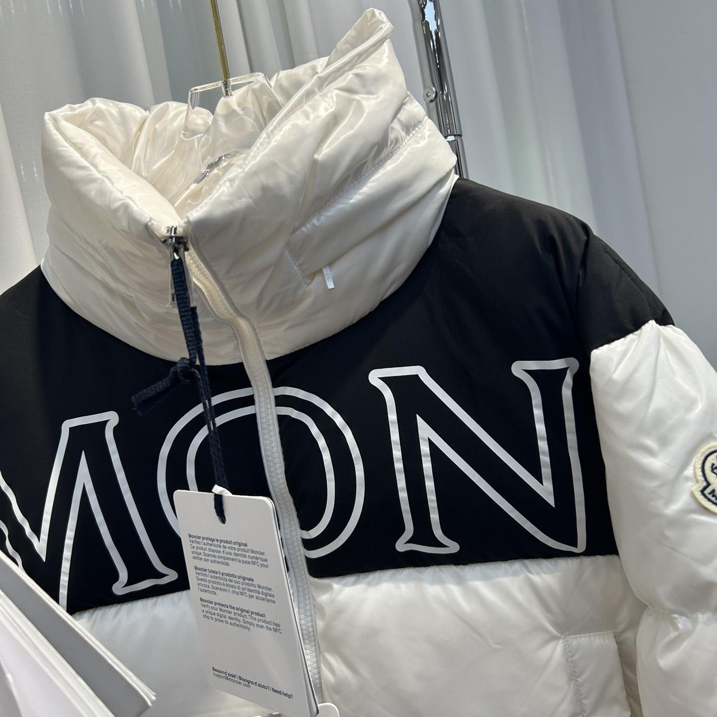 Moncler Gers Short Down Jacket    - 