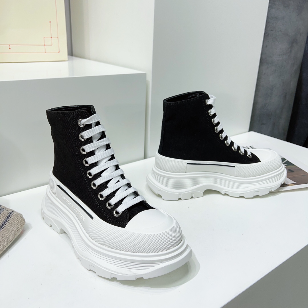 Alexander Mqueen Tread Slick Boot In Magnolia - PerfectKickZ