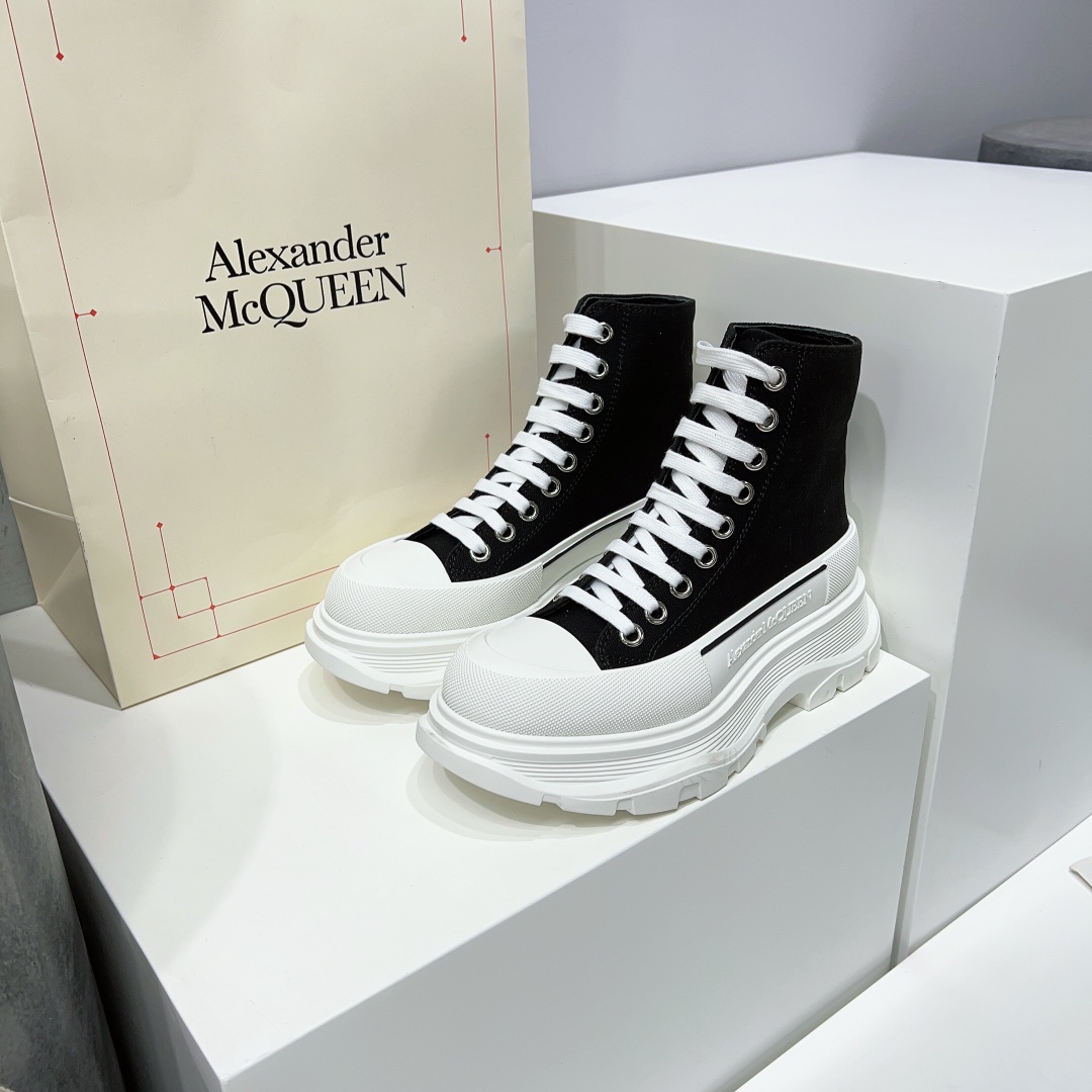 Alexander Mqueen Tread Slick Boot In Magnolia - PerfectKickZ