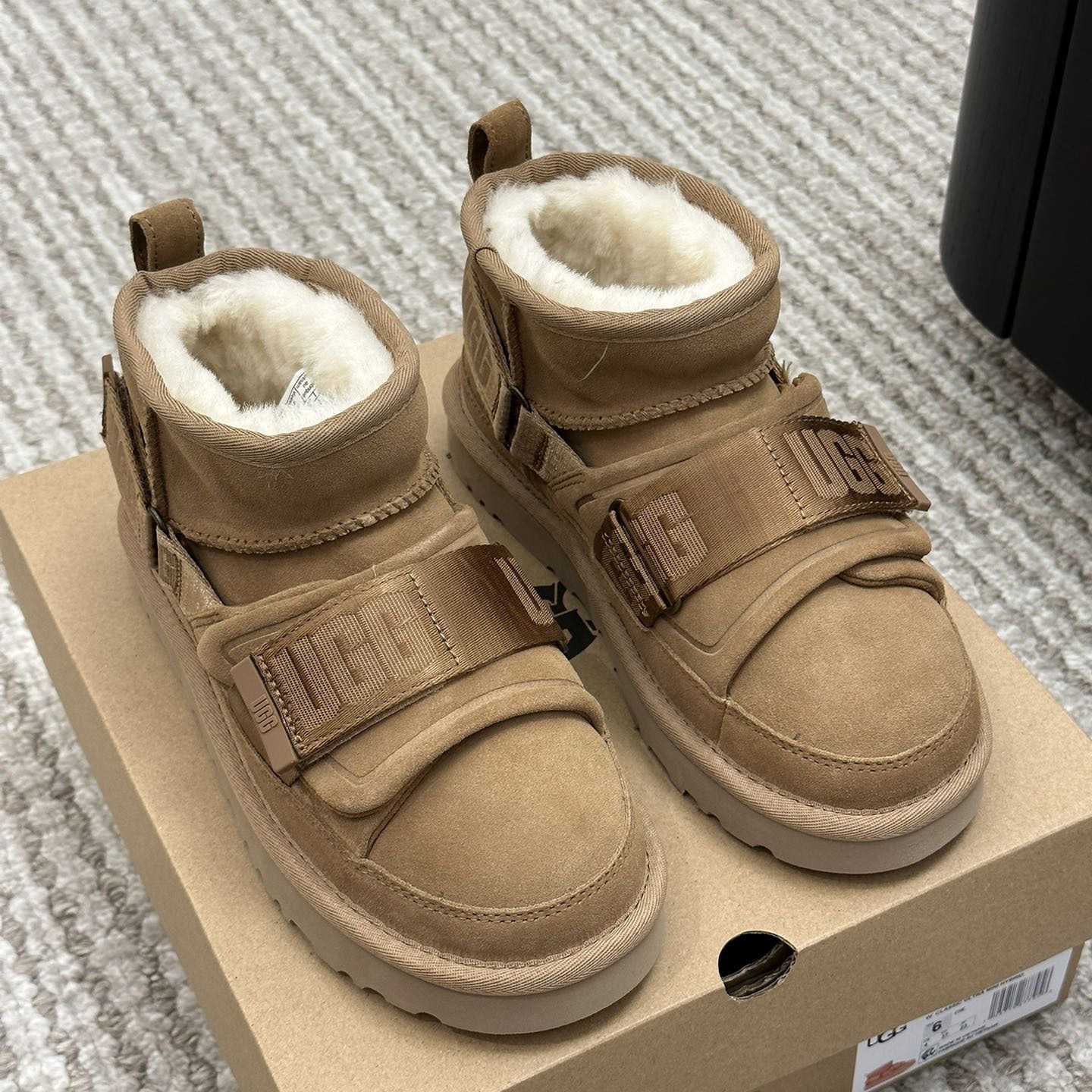 Ugg Logo Boots - PerfectKickZ