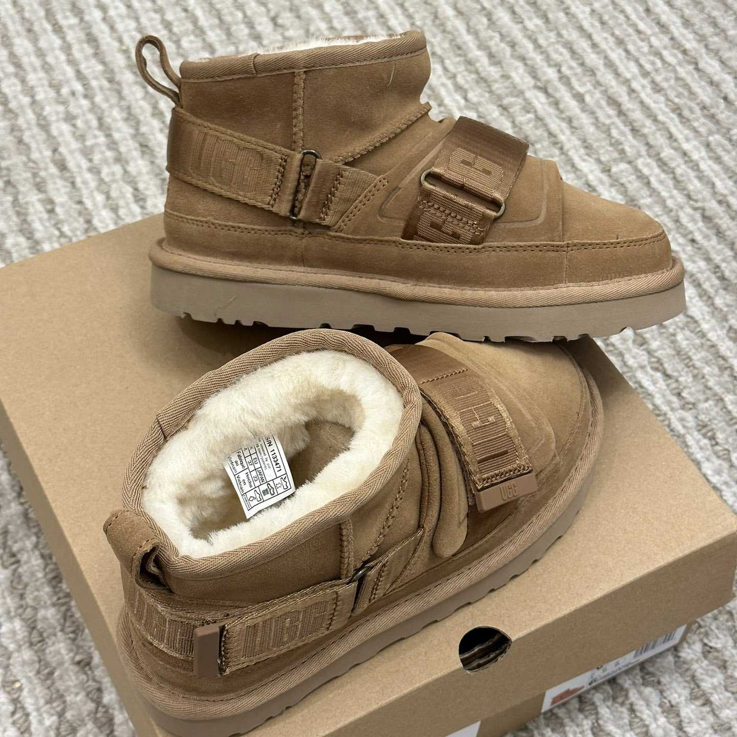 Ugg Logo Boots - PerfectKickZ