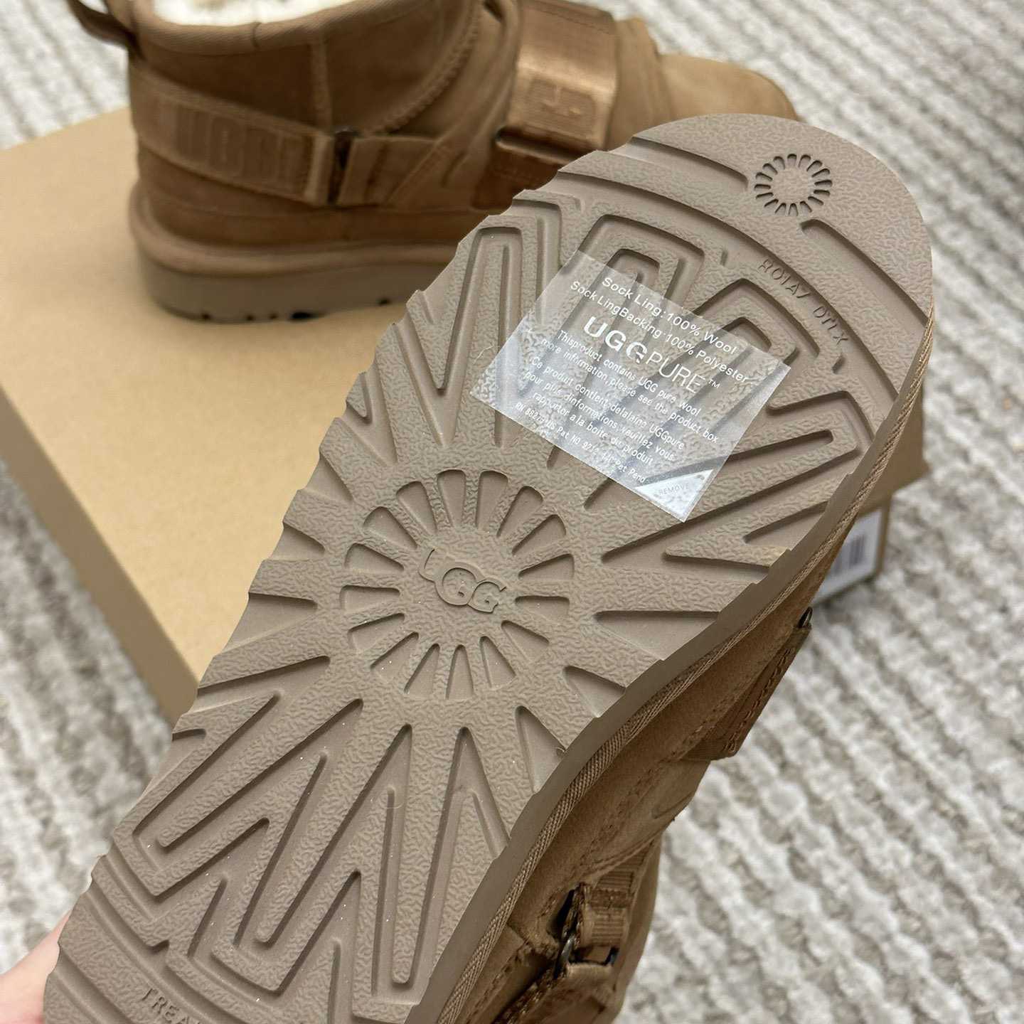 Ugg Logo Boots - PerfectKickZ