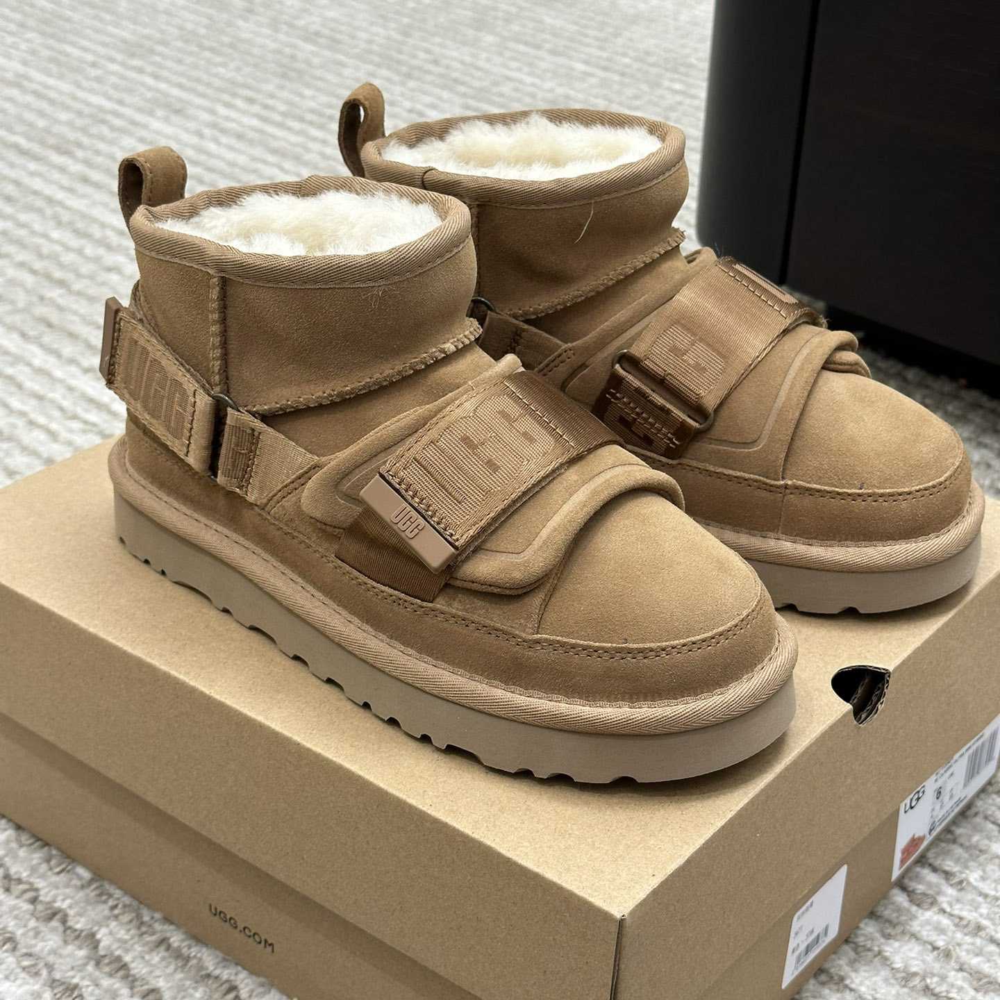 Ugg Logo Boots - PerfectKickZ