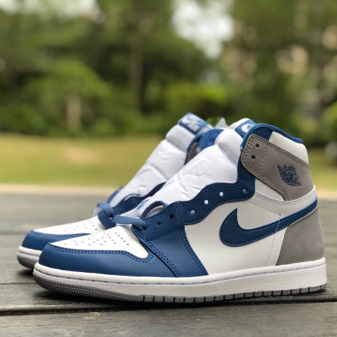 Air Jordan 1 Retro Sneaker   fd1437-410 - PerfectKickZ