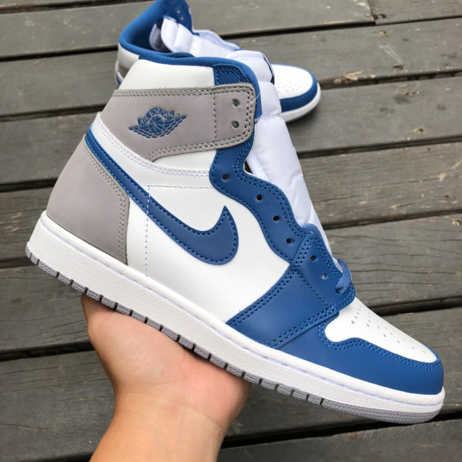 Air Jordan 1 Retro Sneaker   fd1437-410 - 