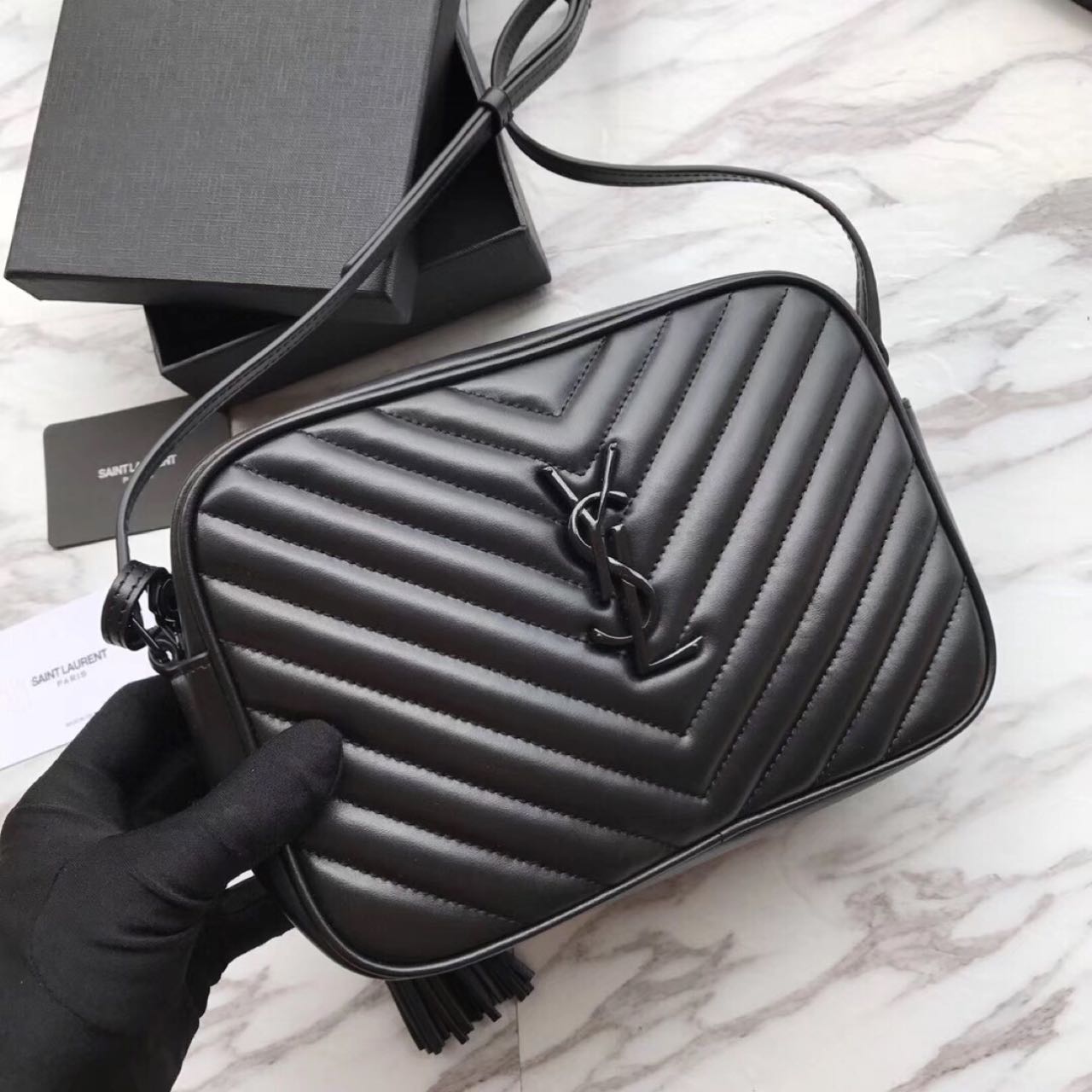 Saint Laurent Black Leather Shoulder Bag ( 23-16-6 cm) - 