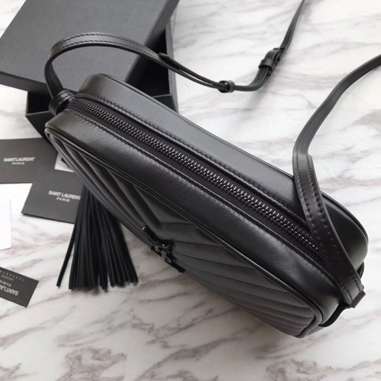 Saint Laurent Black Leather Shoulder Bag ( 23-16-6 cm) - 
