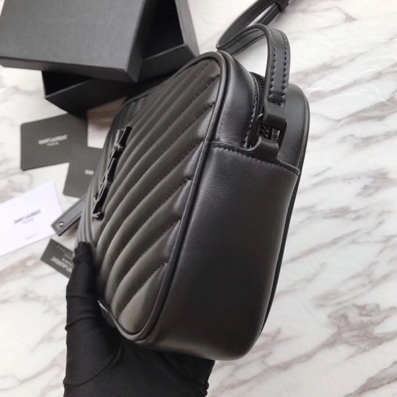 Saint Laurent Black Leather Shoulder Bag ( 23-16-6 cm) - 